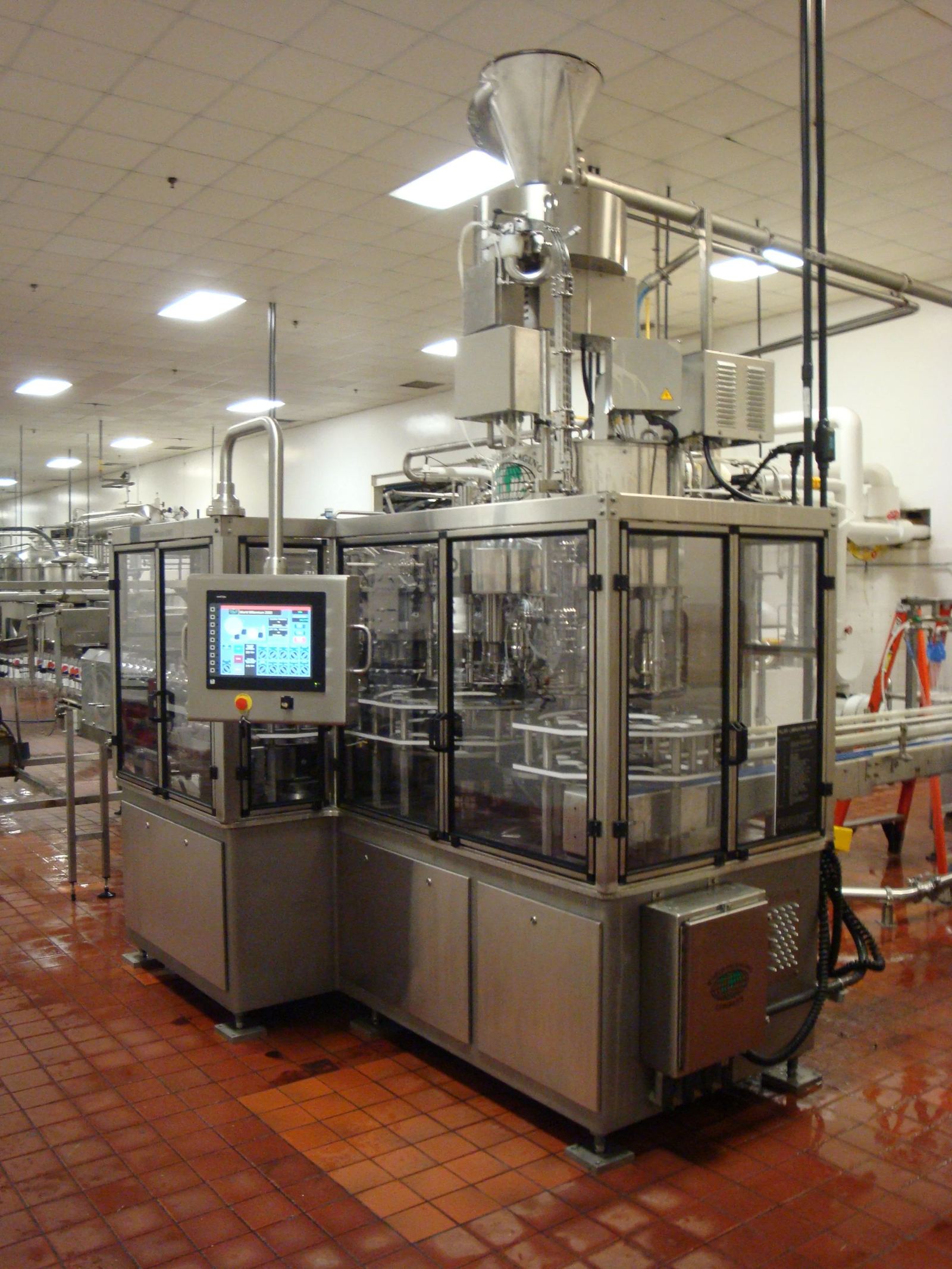 Monoblock filler in a bottling plant